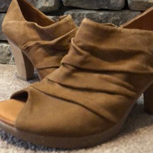 Naya tan suede zip shootie with peep toe